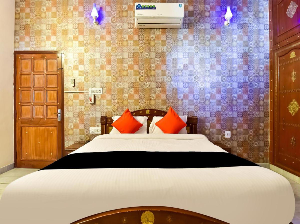 Capital O 73835 Hotel Frontier Royal & Banquet Tirath Εξωτερικό φωτογραφία